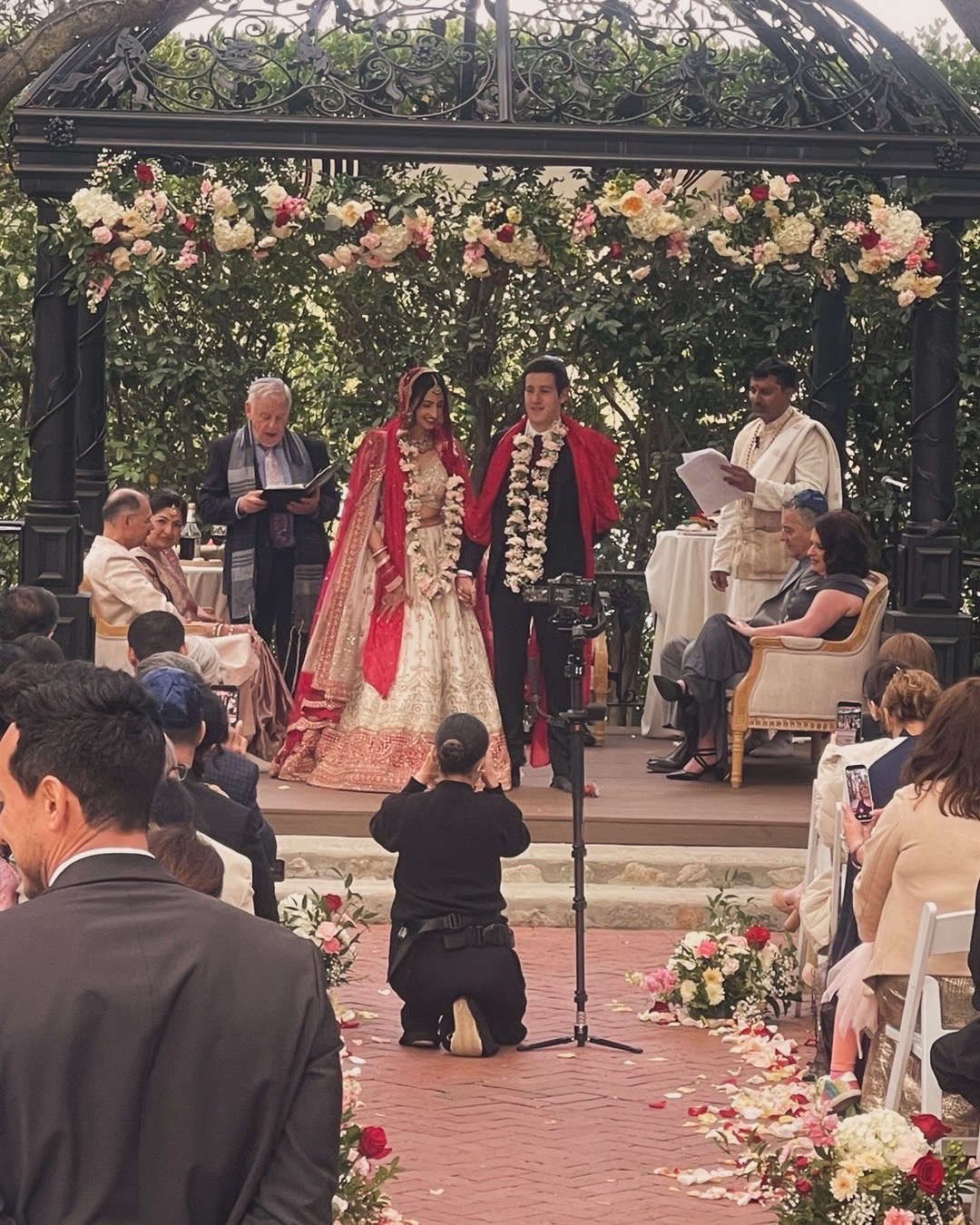Modern Gujarati Hindu wedding ceremony at a luxury Beverly Hills estate officiated by Pandit Manuj Dutt